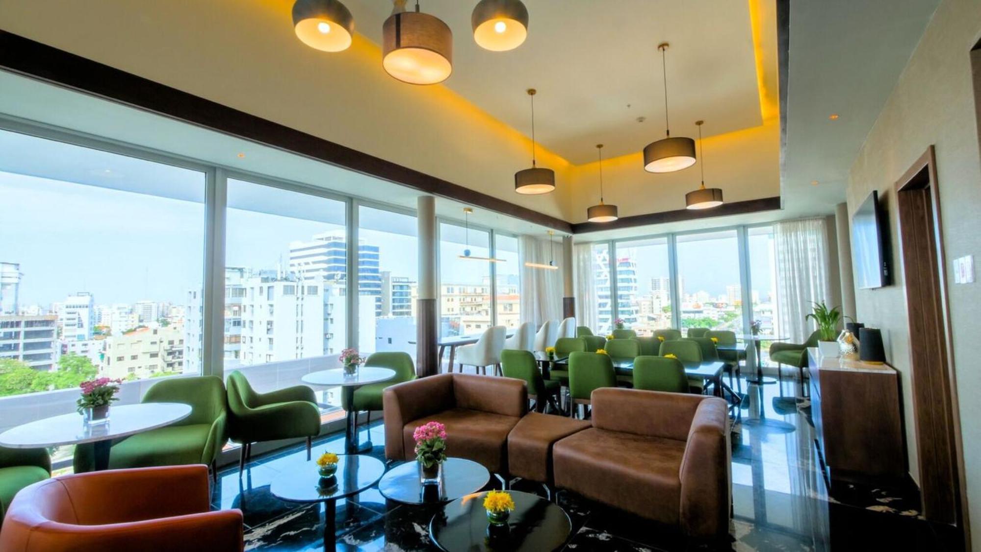 Holiday Inn Santo Domingo By Ihg Extérieur photo The lounge at the airport