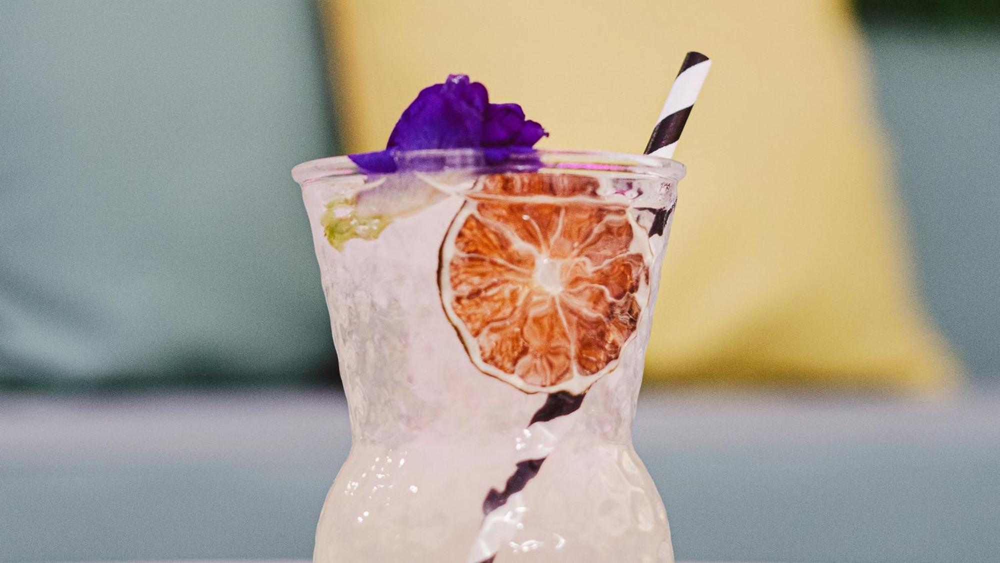 Holiday Inn Santo Domingo By Ihg Extérieur photo A cocktail with a paper straw