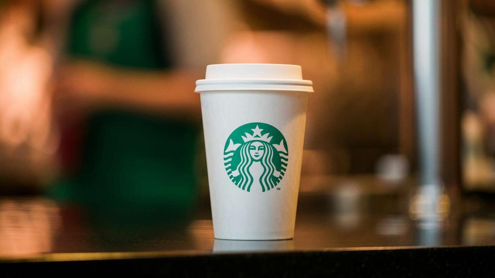 Holiday Inn Santo Domingo By Ihg Extérieur photo Starbucks coffee cup